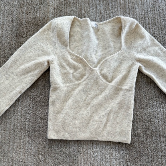 Aritzia, Wilfred Greer Sweater in in Heathered Birch Size: Small - Picture 7 of 8